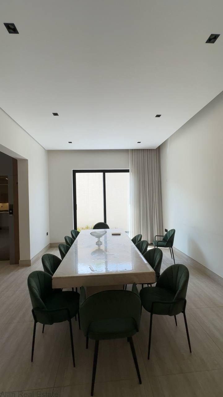 photo_6003588579109571960_y Luxury Corner House for Rent | Al Malqa