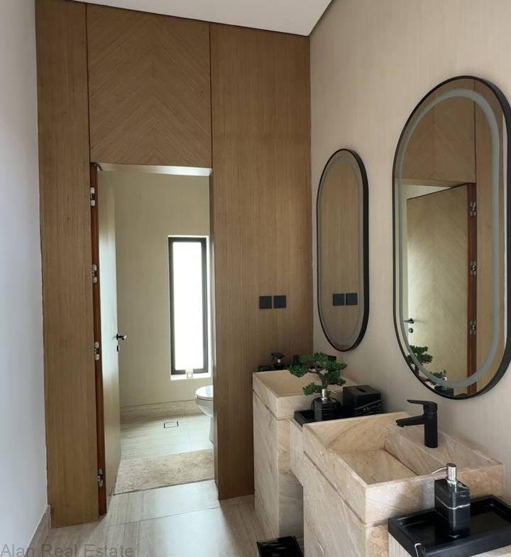 Luxury Corner House for Rent | Al Malqa